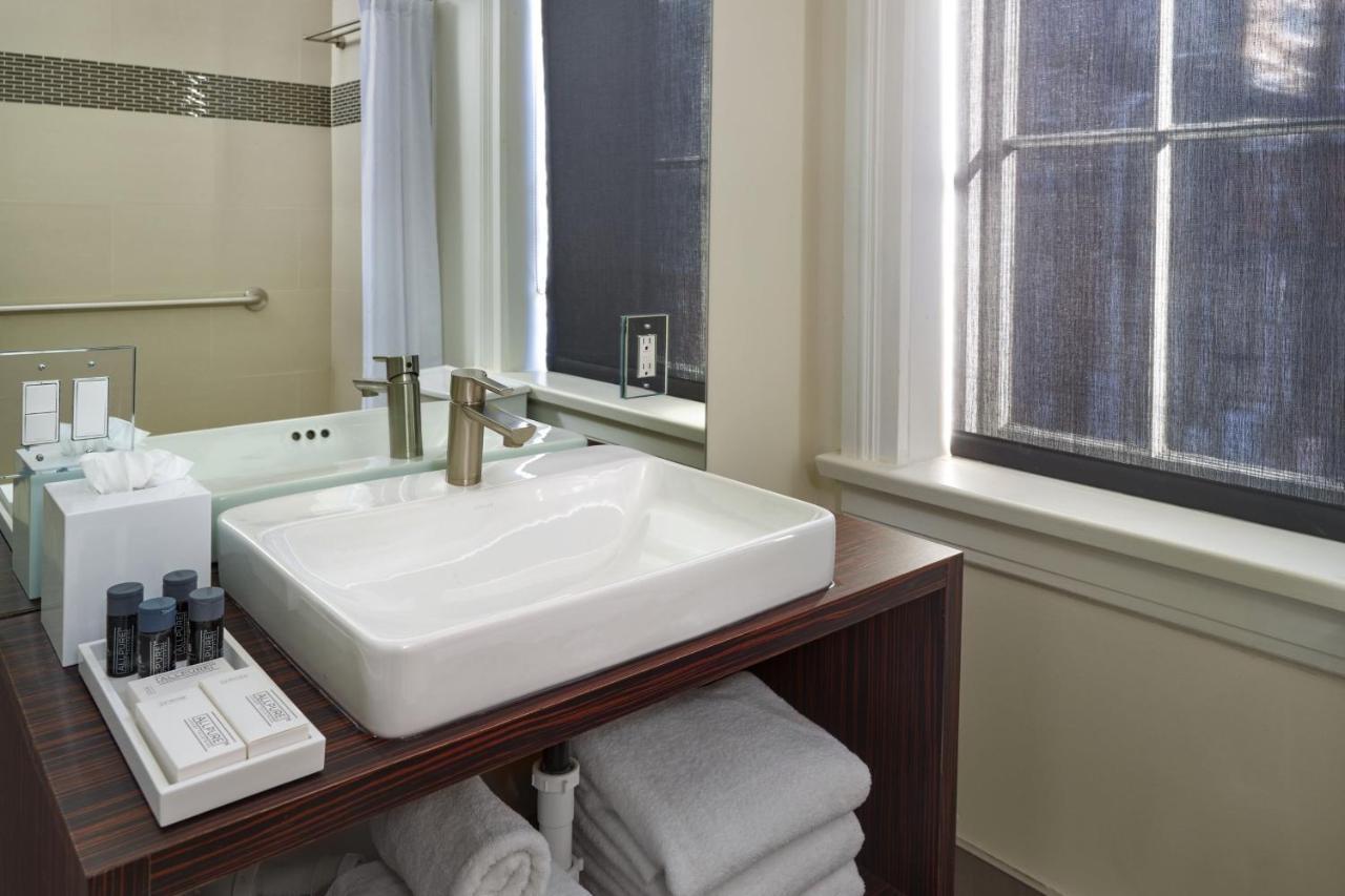 The Tremont House, Galveston, A Tribute Portfolio Hotel Экстерьер фото